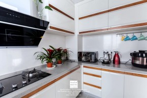 獨(dú)墅灣現(xiàn)代簡約三居室廚房裝修實(shí)景案例